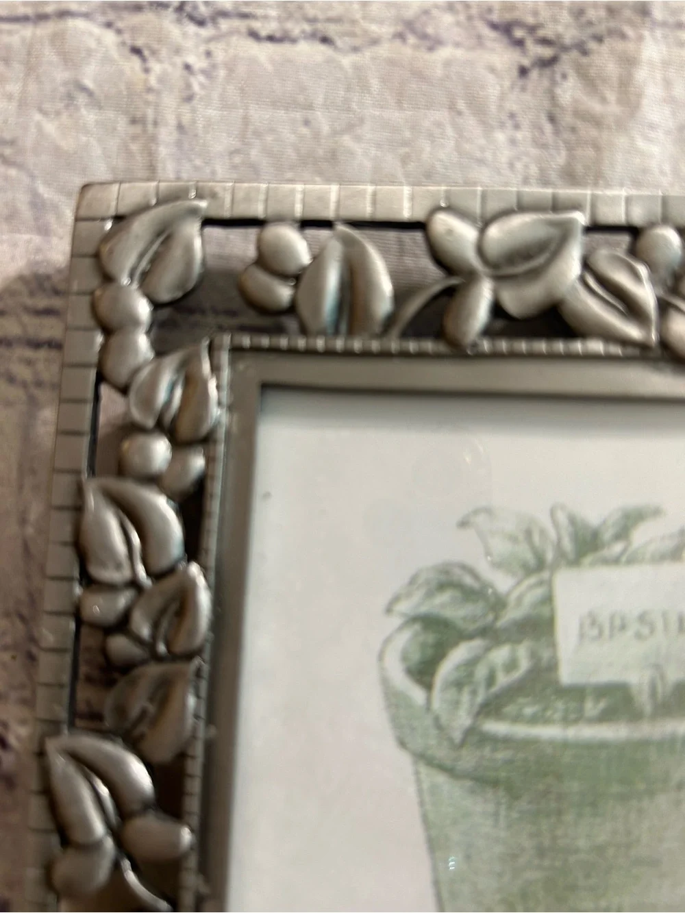 SILVER-PLATED PICTURE FRAME PHILIP WHITNEY DECORATIVE LEAF DESIGN 4”x6” STANDS